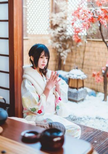 《眼镜女神》