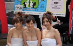 《虚颜》